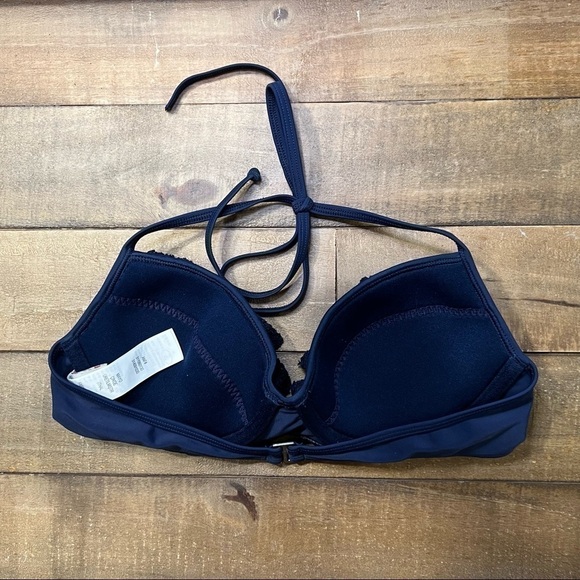 𝅺Hollister Underwire Halter Bikini Top with Netted Ruffle Navy Blue Sz M - Picture 4 of 7